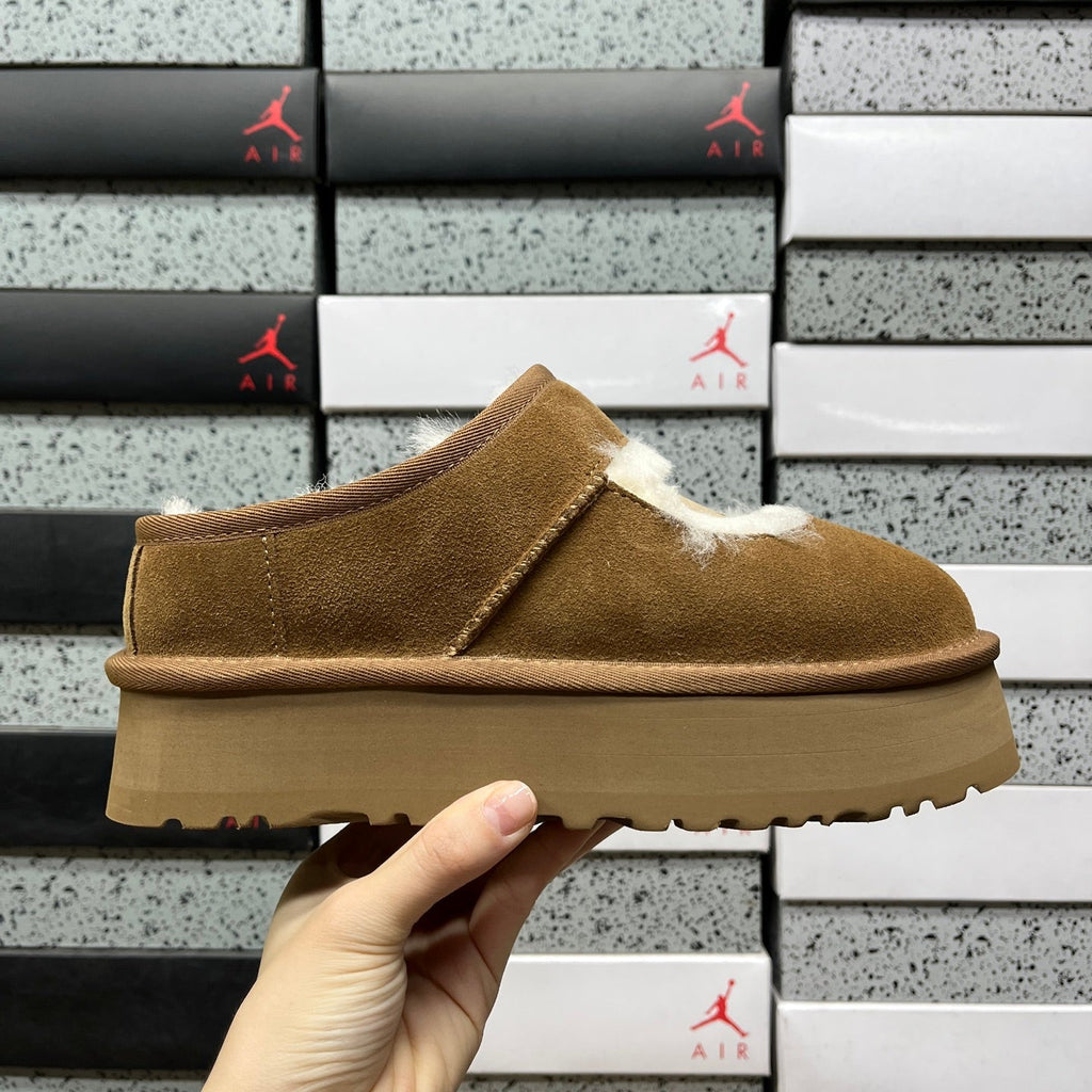 UGG Kallen Lace Platform Slipper – Suede Mule with Natural Shearling Lining, Suede UGG Logo Patch & Chunky Tonal Platform Sole in Chestnut